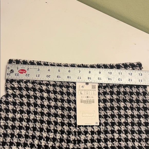 Zara Black and White Houndstooth Pants - Picture 2 of 5